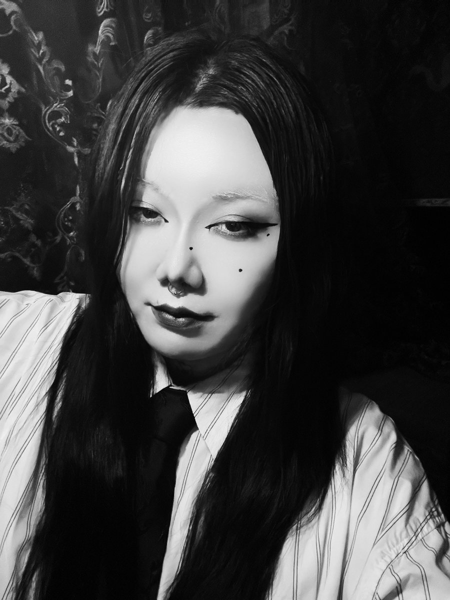 loo_l_oqq's tweet photo. こんな風にキメてますが
今日は既存のセンタータンの他に
ホリゾンタルタンというピアスを
開けて頂いたので
滑舌がとてつもなく終わってます。
コンビニで煙草の番号言うのもやっとでした。

本日もご来店お待ちしております💌💭 https://t.co/PsBXYy2Dpo