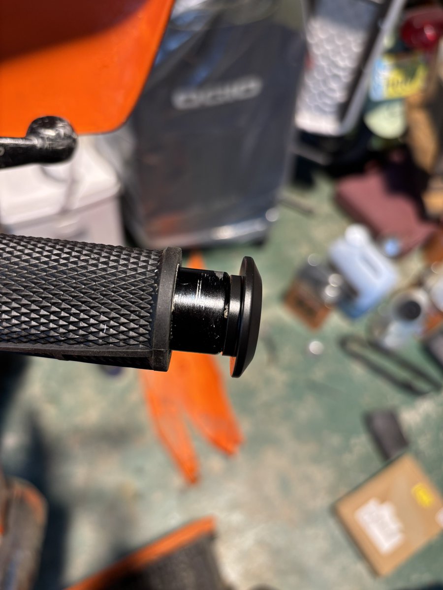 koooota212's tweet photo. イケてる加工屋の
イケてるバーエンドインストール🫰
流石の精度で作ってあるからHEDでありがちな地面にブッ刺さってもグリップ捲れずらい分かってるサイズ感✌️
樹脂製だから小指が挟まっても怪我防止になるし交換もできる様、個別でパーツあるのも安心や🔥
そーどー謝謝🙏
#イケてる加工屋
#supernow https://t.co/Nzx0eCnaS6