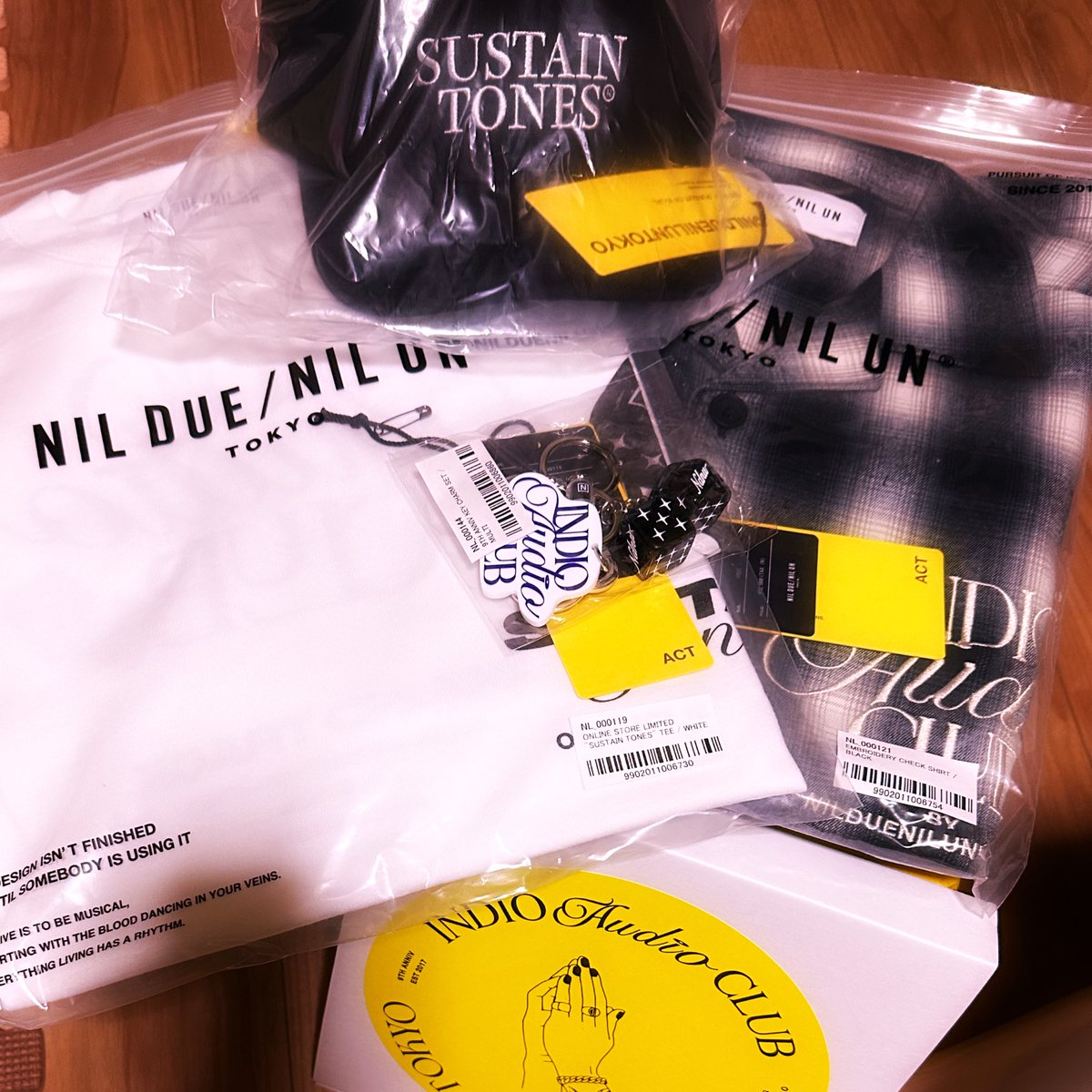 RUIgzt01's tweet photo. NIL届いてたあ✨（📦ボコボコww）
発送済み📩は今日届いてたけど到着日にメールを送るって…ちゃんと仕事して？😂
けど無事に届いてくれたからヨシ👍 https://t.co/mwKXs5VFaC