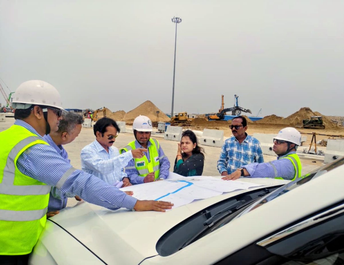 idco_odisha's tweet photo. The Chief General Manager (Land) and the Land Officer, Jagatsinghpur, visited sites under acquisition for IOCL's PDPC Project, Paradeep Plastic Park (PCPIR), and the proposed JSW Captive Jetty Project to review project progress.(1/3) https://t.co/yaHQ8ZTMh3