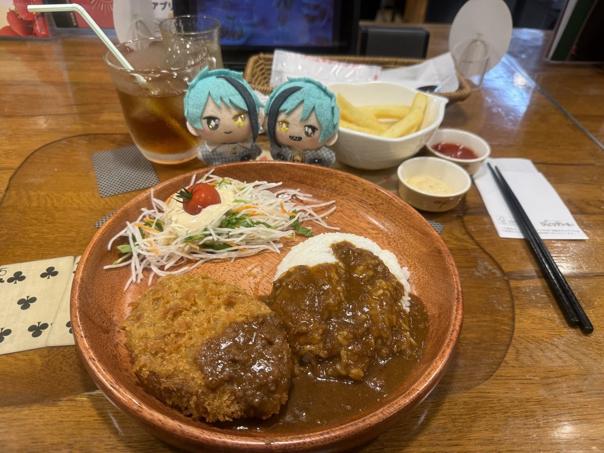 asutoitihoshi's tweet photo. 今日は仕事終わりにアニメイト行ってご飯食べて帰ってきた🫨
アニメイトにも寄ったけど欲しい物なかったからご飯だけ食べに行った感じになった🤣
しかもそろそろダイエットしないととか言ってたけどガッツリ太る物食いまくる私をどうか許してくれ…🤦‍♀️

#twstぬい撮り部
#ツイステぬい撮り部 https://t.co/jrS8ysiwMZ