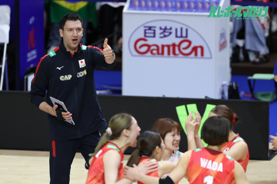 vbm_link's tweet photo. 🏐新着記事🖋️

VNL日本対トルコ戦を前に、トルコ共和国大使館がトルコ女子代表の魅力とスポーツを通じて楽しむトルコ旅を提案

https://t.co/FZCYRB6IPo

撮影：#坂本清

#VNL2026 #バレーボール #バレマガ https://t.co/HZunB9dDic