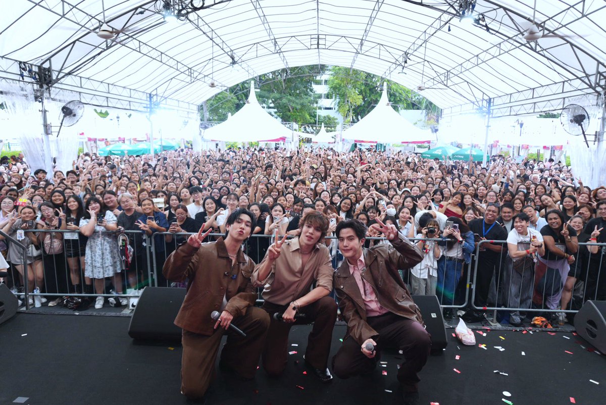 GMMTV's tweet photo. That's a wrap! ✨
Big thanks to everyone who came to support the four of us today. We had so much fun on stage and loved meeting all of you. See you again soon!

ขอบคุณทุกคนที่มาหาพวกเราทั้ง 4 คนนะคับ มีความสุขมากๆ ที่ได้โชว์สนุกๆ และเจอทุกคนวันนี้ แล้วไว้เจอกันใหม่น้าาา😎

#ThaiFestSG 
#ThaiFestSG2026xFLIO 
#ThaiFestSG2026xNanon
#GMMTV 
@mynameisnanon @FLIO_official @Louis_Thanawin @ffordful @nutanonts_