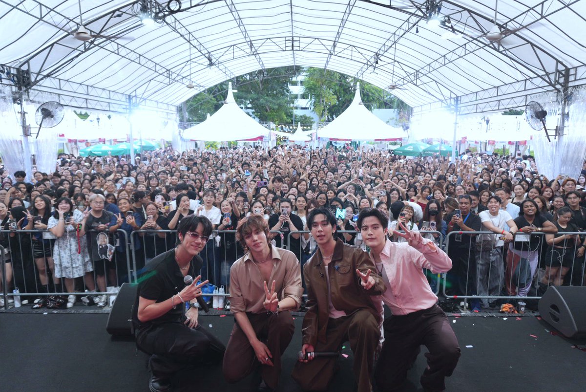GMMTV's tweet photo. That's a wrap! ✨
Big thanks to everyone who came to support the four of us today. We had so much fun on stage and loved meeting all of you. See you again soon!

ขอบคุณทุกคนที่มาหาพวกเราทั้ง 4 คนนะคับ มีความสุขมากๆ ที่ได้โชว์สนุกๆ และเจอทุกคนวันนี้ แล้วไว้เจอกันใหม่น้าาา😎

#ThaiFestSG 
#ThaiFestSG2026xFLIO 
#ThaiFestSG2026xNanon
#GMMTV 
@mynameisnanon @FLIO_official @Louis_Thanawin @ffordful @nutanonts_