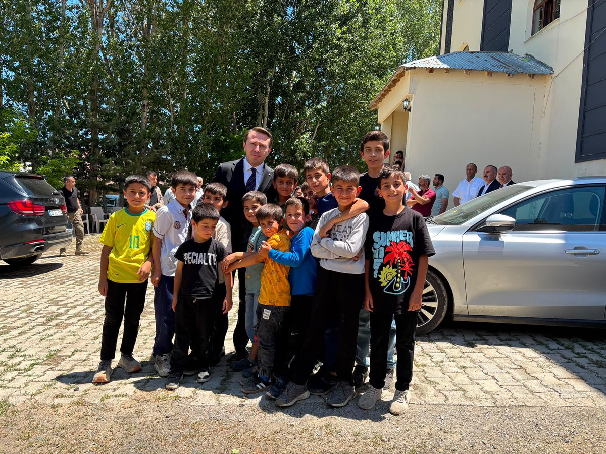 Volkanhulur's tweet photo. 📍Kamışlı Köyü 

Yüksekova’nın güzel köylerinden Kamışlıda vatandaşlarımızla buluştuk. Güleryüzle karşılayan güzel insanlara teşekkür ederiz. 

#Yüksekova https://t.co/oHj2pUJK2t