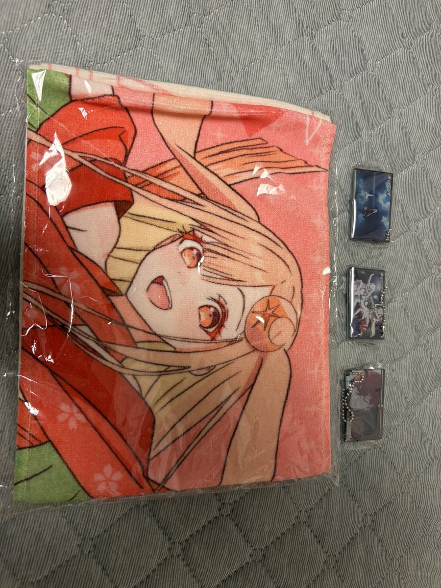 Crugosus's tweet photo. 本日の購入品
アニサマいくならやっぱこれっしょ！
ガチャも3回でこれは神引きでは https://t.co/IR5W9B43Gf