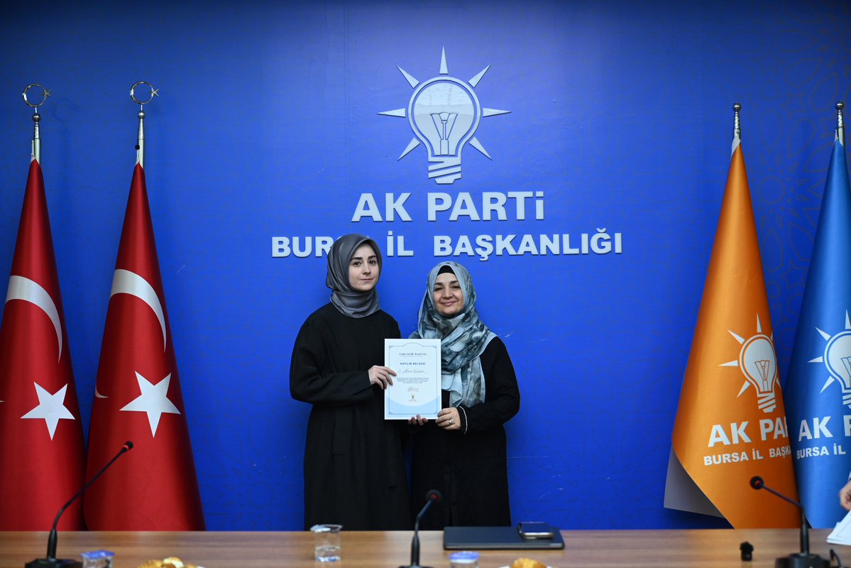 akkadingemlik's tweet photo. Genel Merkezimiz tarafından düzenlenen Kadın Liderlik Akademisi Münazara Kulübü eğitim programını,verimli bir eğitim sürecinin ardından başarıyla tamamlayan İlçe Yönetim Kurulu Üyelerimiz Ebru Deniz İşçi,Ümmühan Ülkü ve Hacer Cankurt katılım belgelerini almaya hak kazanmıştır. https://t.co/smO3cm6A4Z