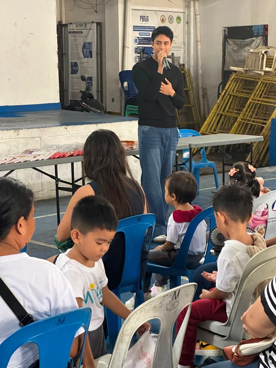 DonBelleWWOFC's tweet photo. FB & IG | @donnypangilinan spotted on @.mommymaricel post!

"Pasukan na! 

Magkatandem kaming nagbasa ng Superbenj para sa MovEd. 😊

Yesterday, we joined the school kit distribution for MovEd students, made possible through everyone who supported the Donato Cup.

Nakakatuwang makasama ang mga bata. As Superbenj celebrates its 20th year, reading it with them brought back so many wonderful memories.  After all these years, the story still brings smiles and  inspires a new generation of young readers.

Salamat sa lahat ng tumulong. Every little thing we do for a child’s education helps build a brighter future. ❤️"