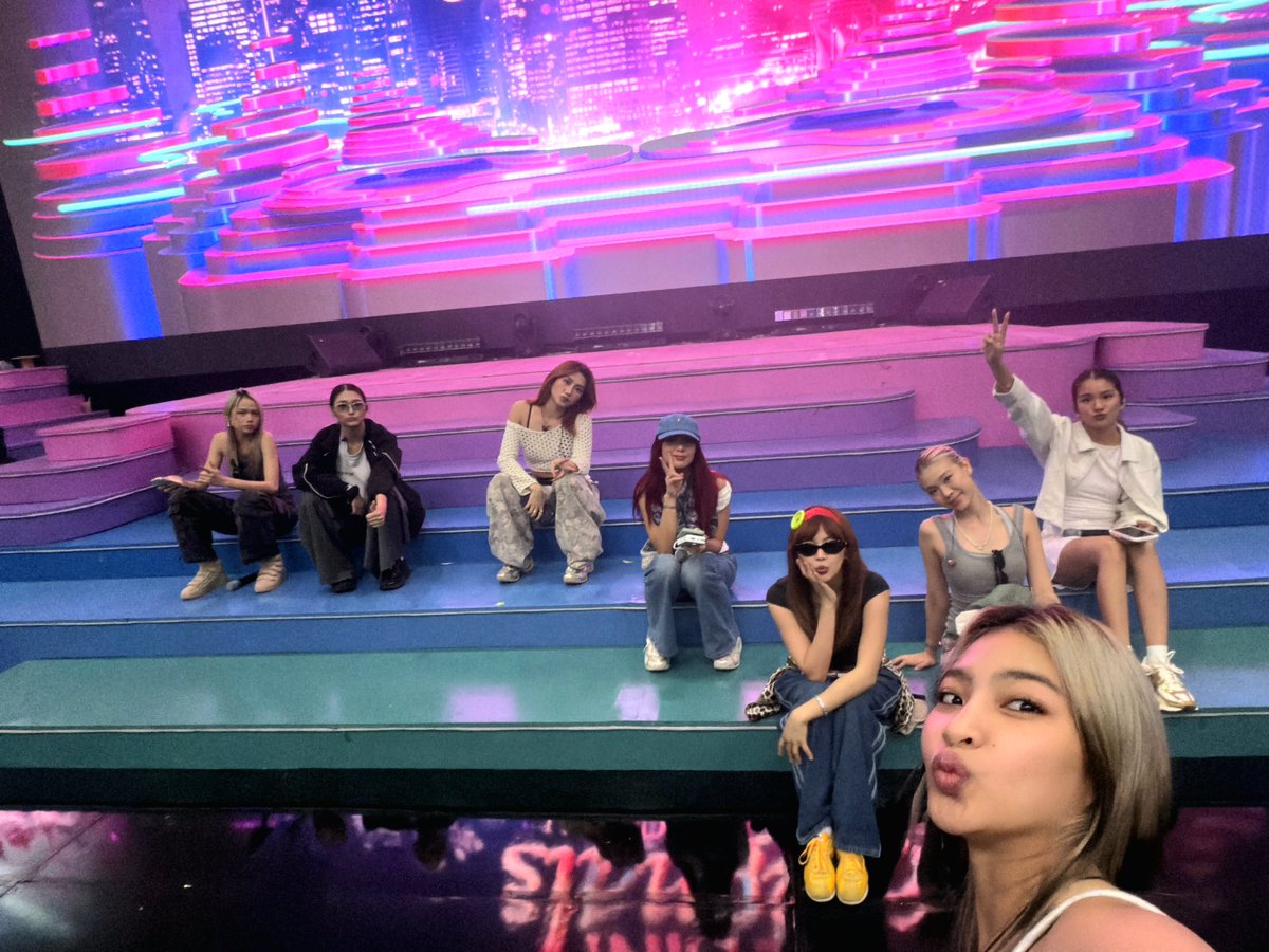 cintacole's tweet photo. my ot8 #BINI https://t.co/isVoec6rFv