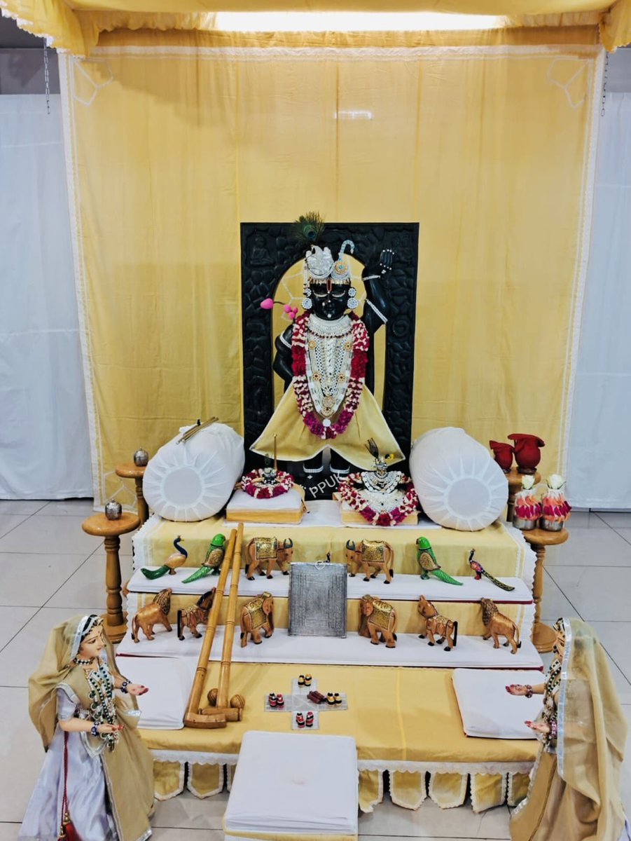 PushtiparivarUk's tweet photo. @ShriYadunathji @ChowkidarIndia7 @ChowkidarIndia7 @hfbritain @nathdwaratemple @Ishaambani32 #UK #pushti #haveli #sudbury #wembly the most amazing darshan every day !! The only haveli to offer Mangla darshan with shringar, rajbhog, shringar, uthapan and sayen darshan. https://t.co/3auto0L7yy