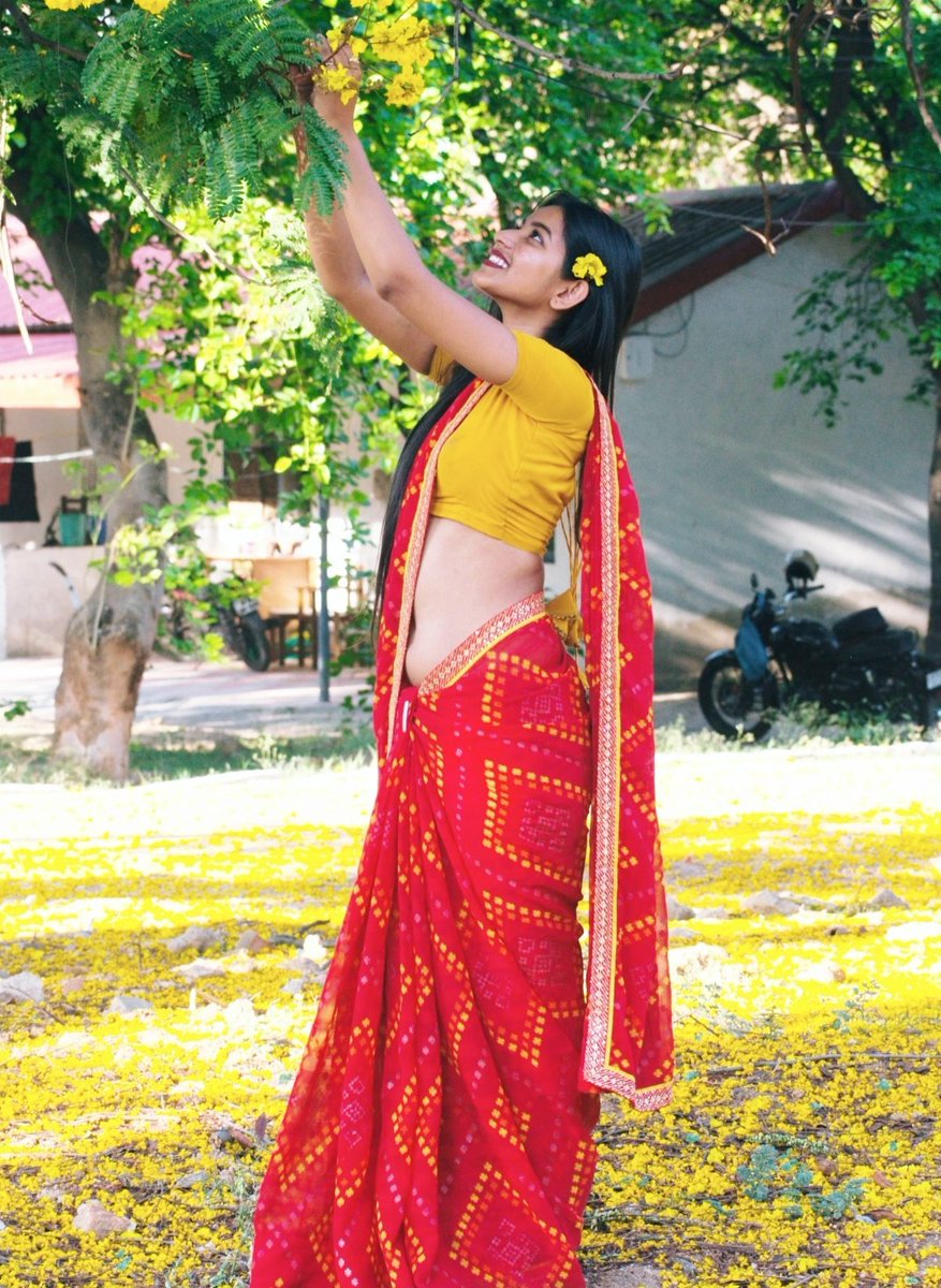 malz_stan's tweet photo. Cute girl in saree🌹🌹🌹. https://t.co/IgeU7aZv11