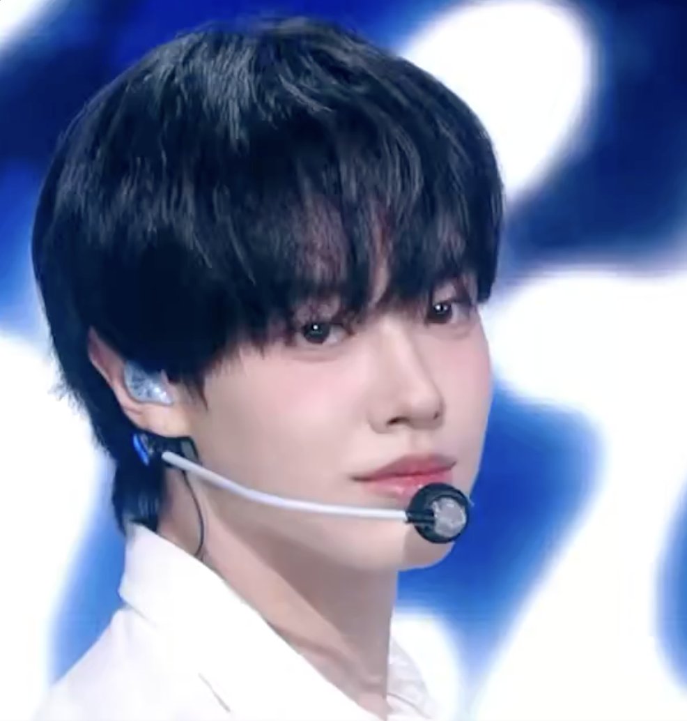 senjjaay's tweet photo. i know its just the lighting but oml the stars in his eyes are just the most beautiful thing ive ever seen
#MANO #VAYONN #마노 https://t.co/qezKPV53Cu