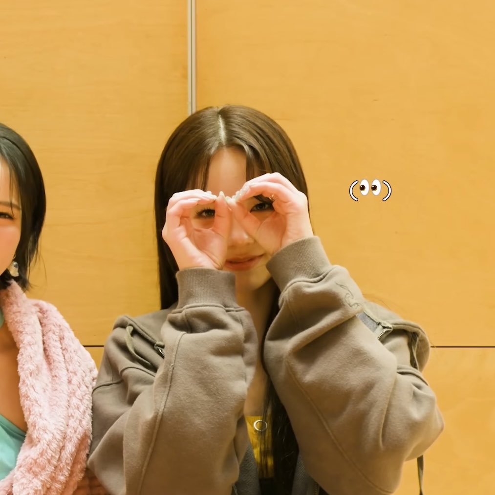 NiziU_ayaka_myk's tweet photo. アヤカさんに見られてたら仕事1000倍は捗るのに…👀

#NiziU #AYAKA https://t.co/WXN8Z1sKrA