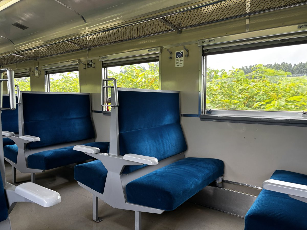 Ken280326's tweet photo. 北海道夏のヨンマルはやっぱ暑い。
走行中は窓から風入ってくるからマシにはなるけど、停車中は風抜けないから車内が蒸し暑い。 https://t.co/rYtVcjBYLQ
