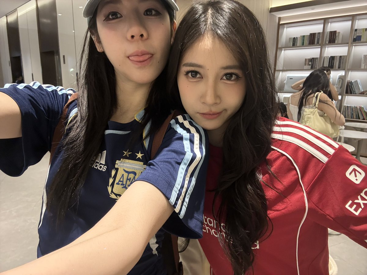 Famequadlips's tweet photo. 💙❤️ https://t.co/3jnll9h3Gv