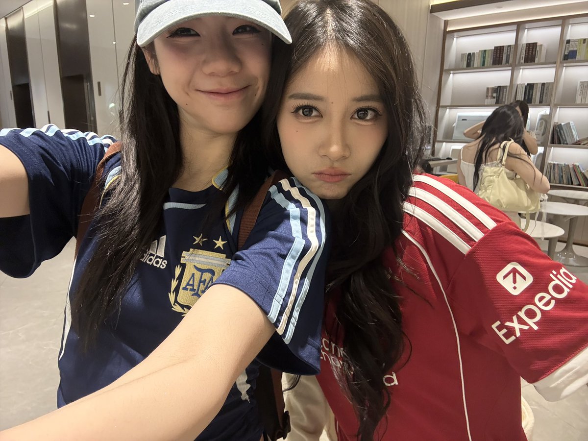 Famequadlips's tweet photo. 💙❤️ https://t.co/3jnll9h3Gv