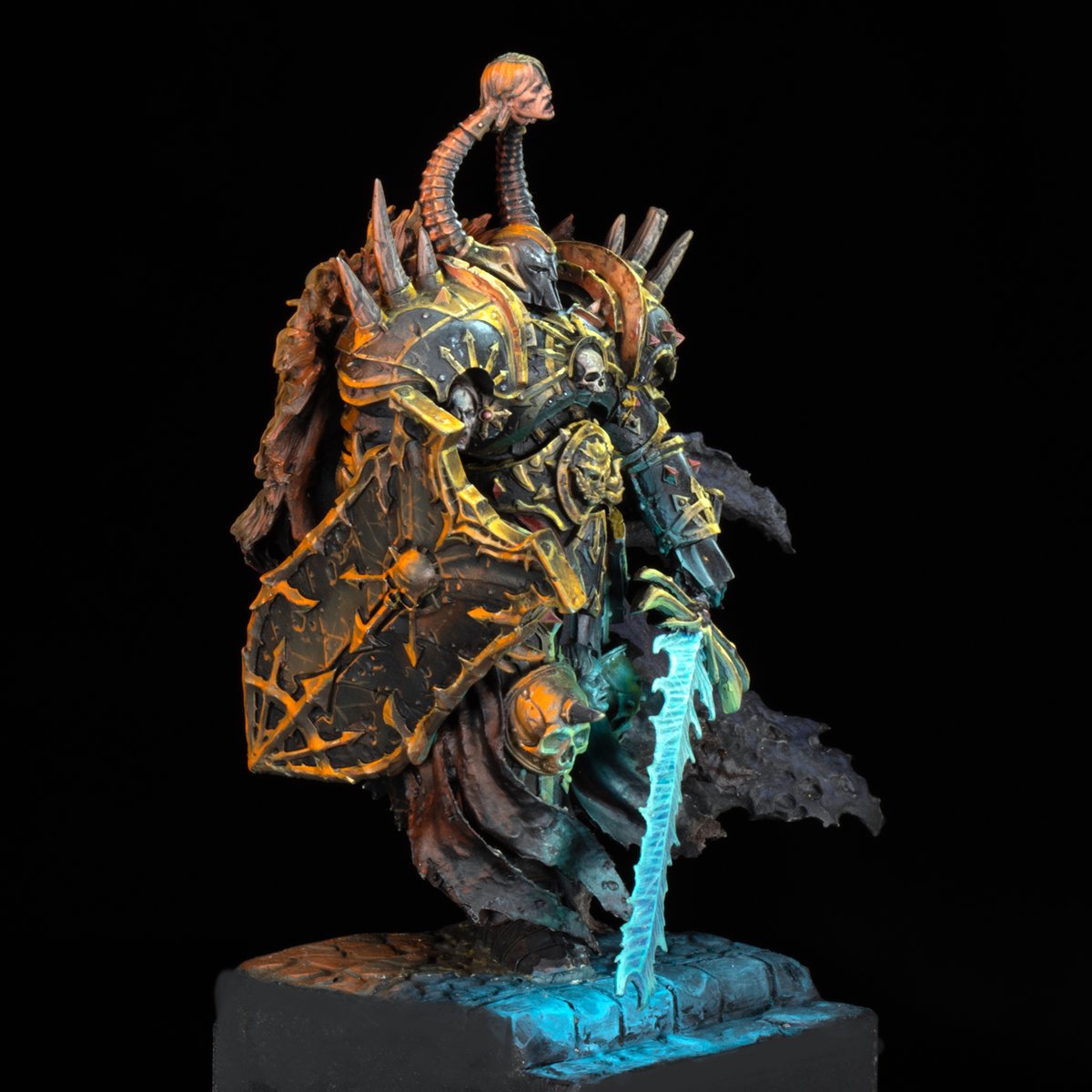 MiniaturesDen's tweet photo. After 5 years, this model was finally given
a base 😂. The model is the limited edition Dahak the
Unbreakable from @beyond_miniatures sculpted by
@raulatorre The paintjob is on my Patreon, link in bio!
#miniaturepainting #fantasyart #figurepainting
#miniatures #warhammer https://t.co/OI93E18vxp