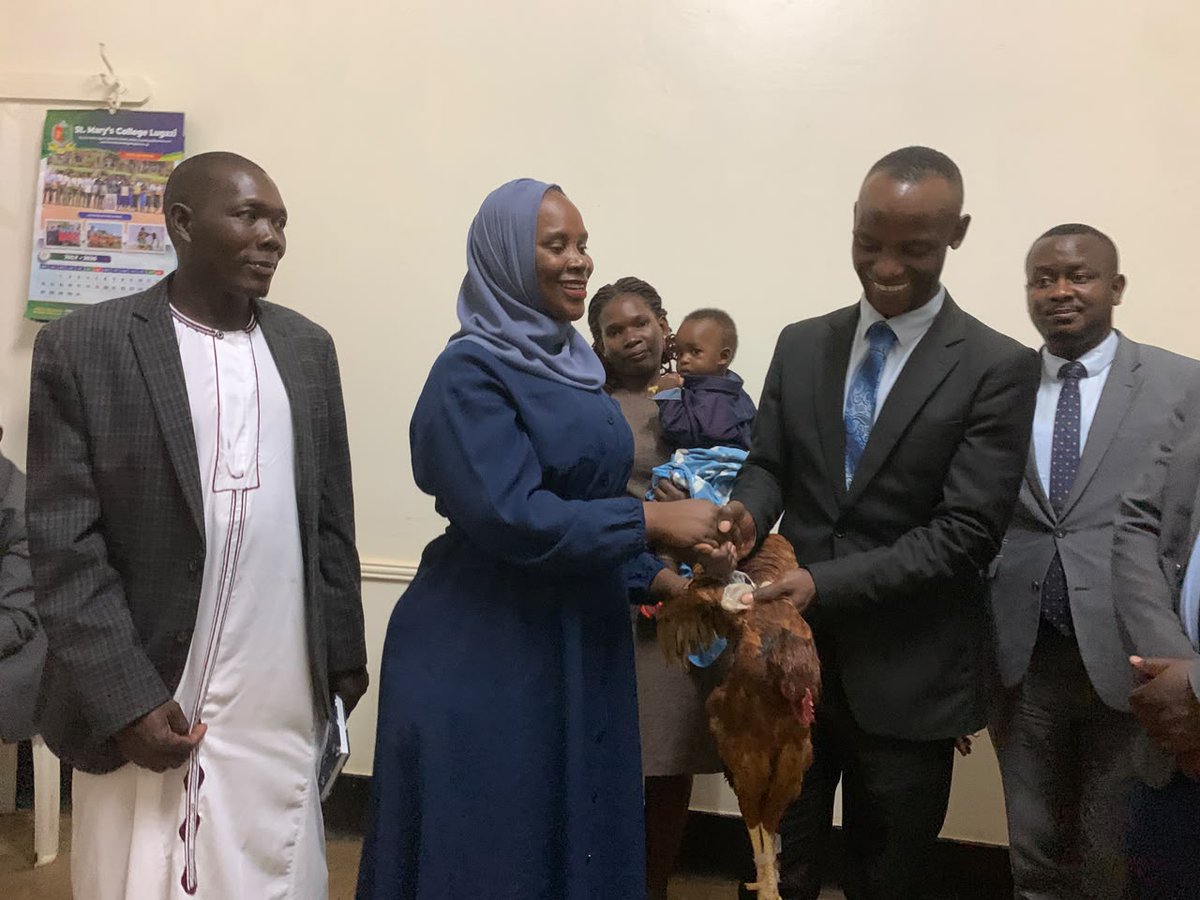 BugandaYouthC's tweet photo. Ssentebe w'abavubuka mu Buganda Munnamateeka Derrick Kavuma alambudde obukulembeze bw'Abavubuka mu Ggombolola ya Ssaabaddu Kira. Ssentebe akubiriza Abavubuka bulijjo okutuukiriza obuvunanyizibwa bw'abwe mu buweereza. Abasabye bulijjo okunywerera ku Kabaka. @Bagandatweepsss https://t.co/pvMDUhU0q6