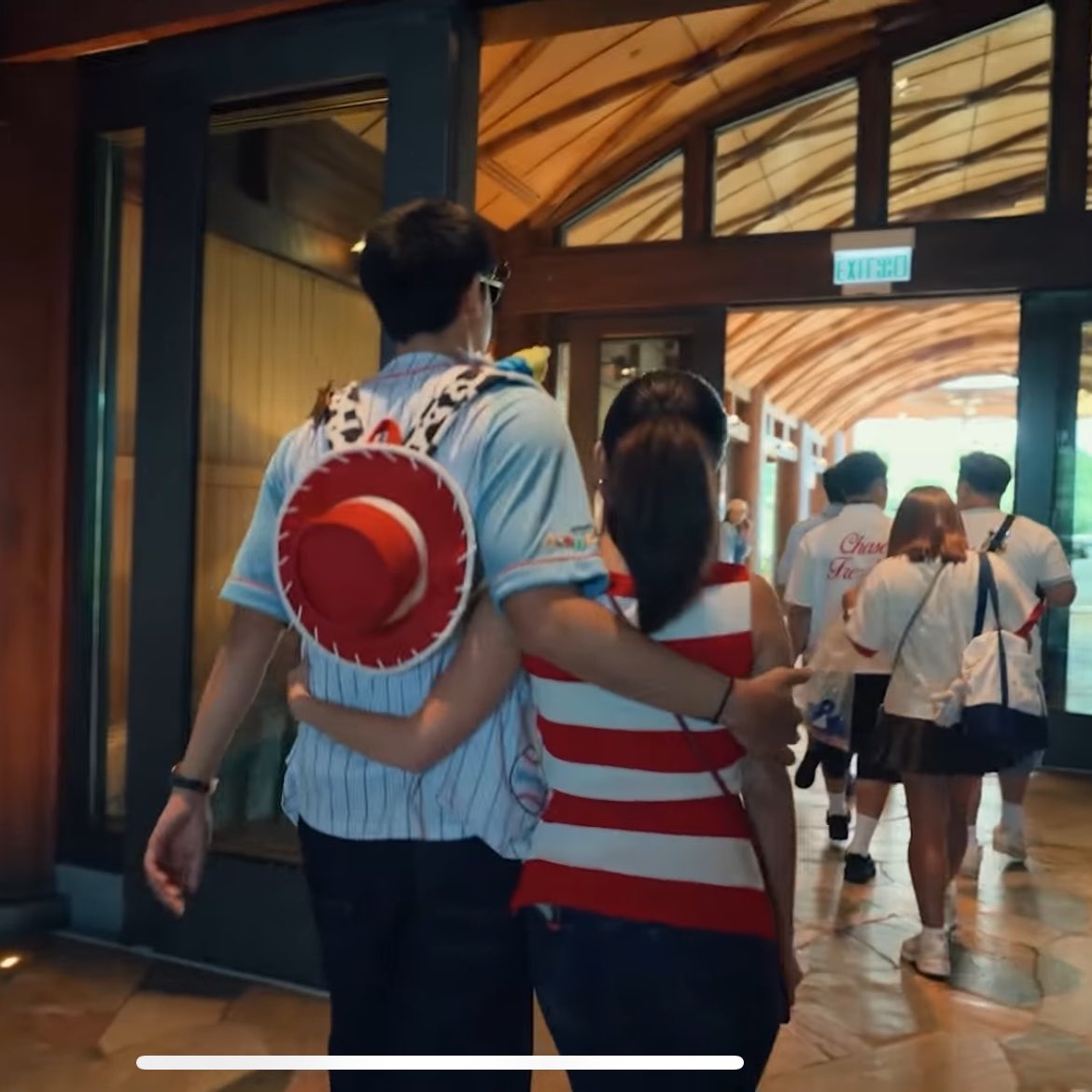 donbelle_solace's tweet photo. clingyyy, loversss! 🥹🙌

now yk why you can’t convince me to believe that they are just co actors or friends? cuz what the heck is this 😭😭 THIS IS NOT A FRIEND THING TO ME #DonBelle https://t.co/HziRmI34ki