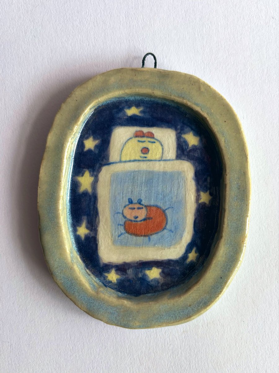 tamasaku's tweet photo. 陶器の壁掛けたち
奈良の個展で展示中です https://t.co/WfQGhzimge