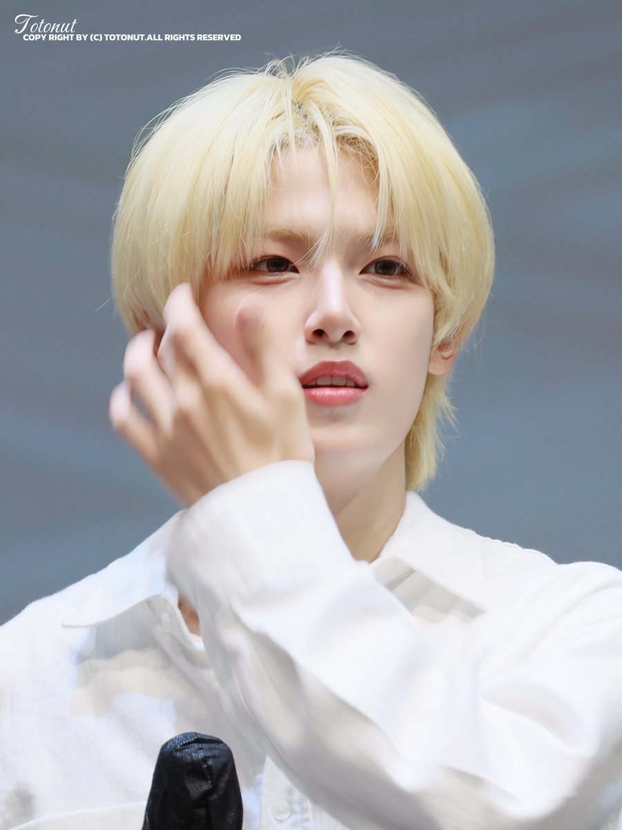 SattoVoce_On921's tweet photo. 260710

₊⁺ ꒰১ ໒꒱ ⁺₊

#베이온 #VAYONN #마사토 #MASATO https://t.co/JH3zJXk9po