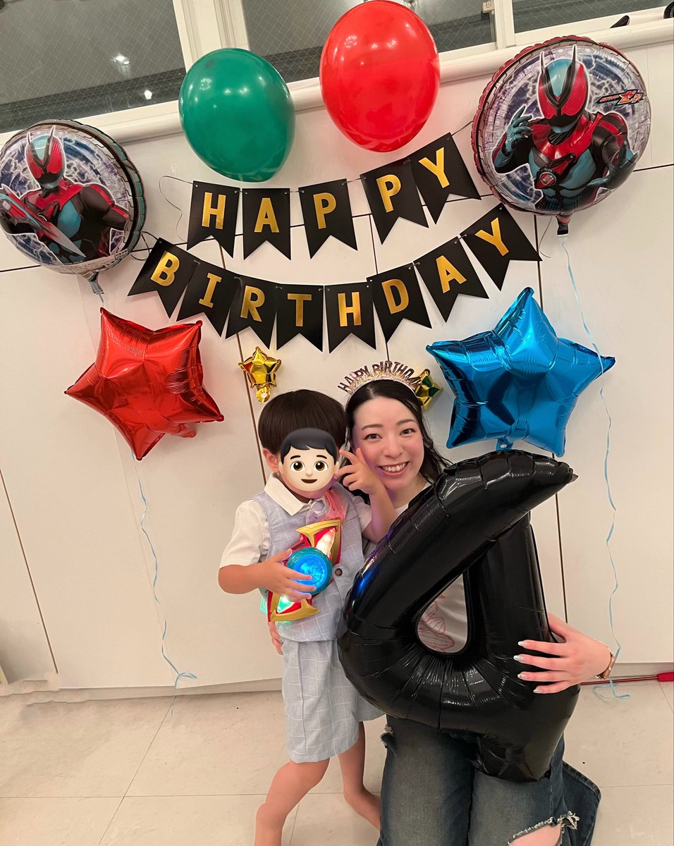 yrn43's tweet photo. 昨日は息子のお誕生日会を家族で🎂
プレゼントのリクエストが
ゼッツの新しいベルト！だったので
ケーキも飾り付けもゼッツに❤️🖤💚

今私が毎日笑顔でいられるのも
可愛い我が子のおかげです。
いつも支えてくれてありがとう
生まれてきてくれてありがとう

ママ4歳も頑張ります！！ https://t.co/eaNZyx5TVU