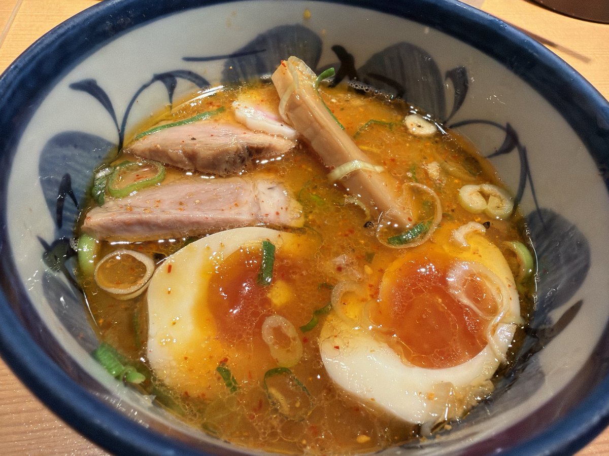 timocyuu's tweet photo. #中華そば青葉　@飯田橋店
特製つけ麺
青葉のチャーシュー、煮卵、メンマも麺もWスープも大好き https://t.co/EfhJE2aeny