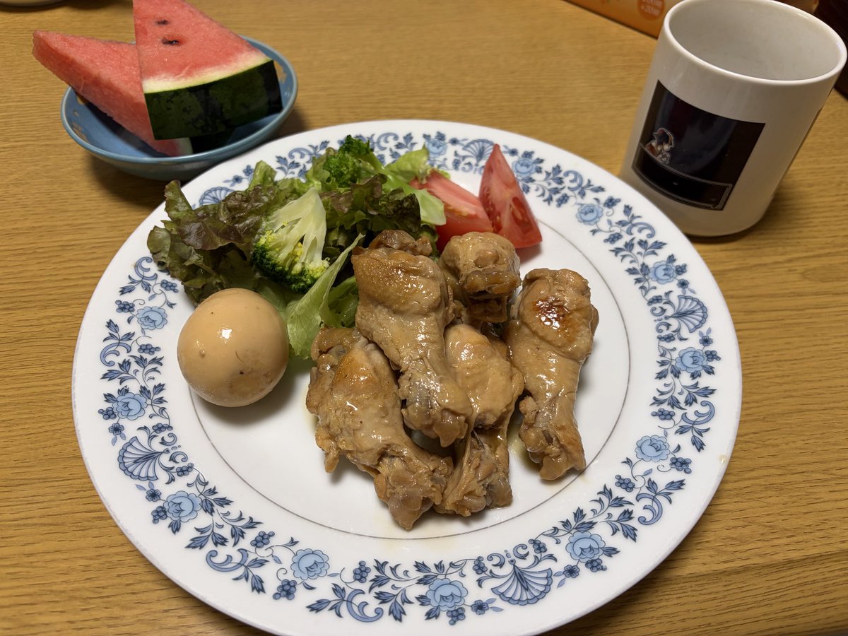 jpezyv's tweet photo. ご飯載せるとXは伸びると聞いてww

今日は手羽元を煮込んだ次いでに卵も味玉にしてみましたー！

米は食べない派です！！

我ながら美味しいですよ？？
皆さん株はじ！のここ空いてますよ？www https://t.co/jdNWD6WHa9