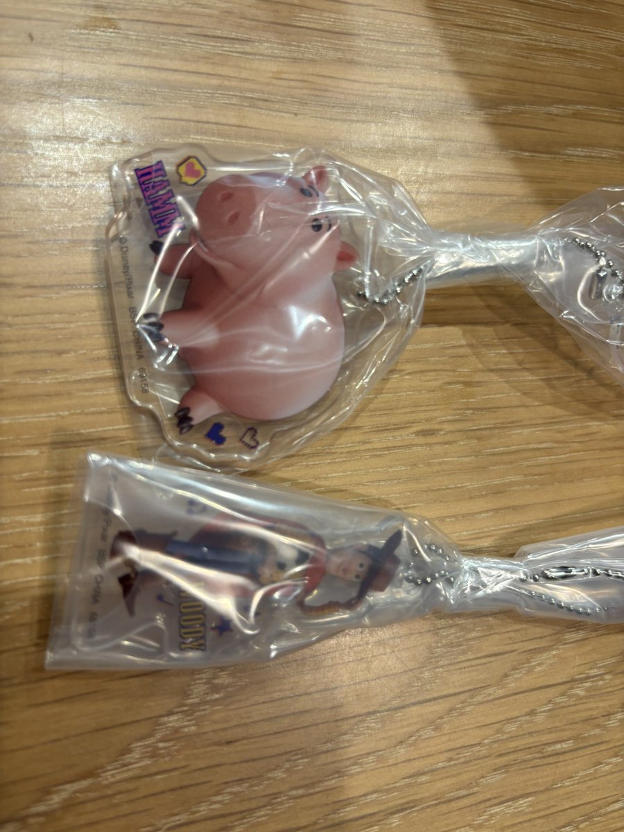 kp203939's tweet photo. トイストーリー5 一番くじ 交換

【譲】H賞 1枚目 ウッディ、ハム

【求】H賞 ⭕️のもの

郵送での交換希望です📮
お気軽にお声掛けください！ https://t.co/XnzWVC2EXc