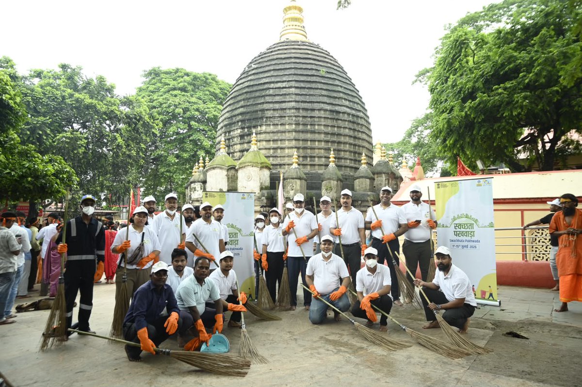 BPCL_GuwahatiRT's tweet photo. For #SwachhataPakhwada2027, BPCL NE State Office conducted a Swachata Drive at Maa Kamakhya Temple. PPE kits &amp; hygiene kits were distributed to housekeeping staff, and a Water Purifier-Cooler was presented to the Housekeeping Association, reinforcing our commitment to cleanliness https://t.co/O6TxCONo5Y