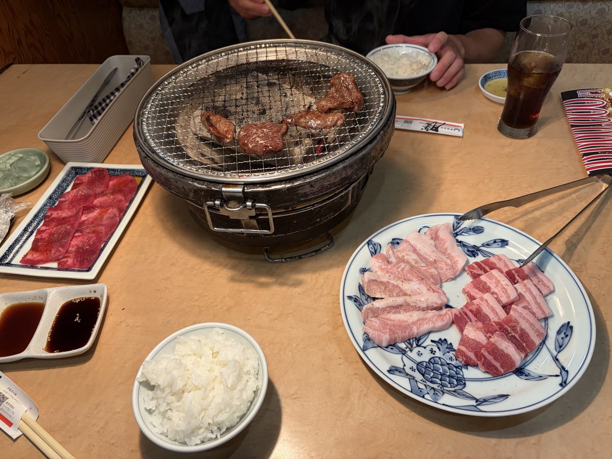 RY05_monst's tweet photo. 焼肉きた〜
食べ放題じゃないとこで、なんか最初に総額割引のくじ引きがあって40パーセントOFF引いたから合計2万円食べるw https://t.co/r24ETBP8yj