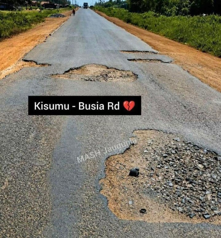 PeterReagan777's tweet photo. @AokoOtieno_ 10B in just a mere by-elections yet TUTAM roads looks like this 😂😂😂. https://t.co/9jbamc4c8B