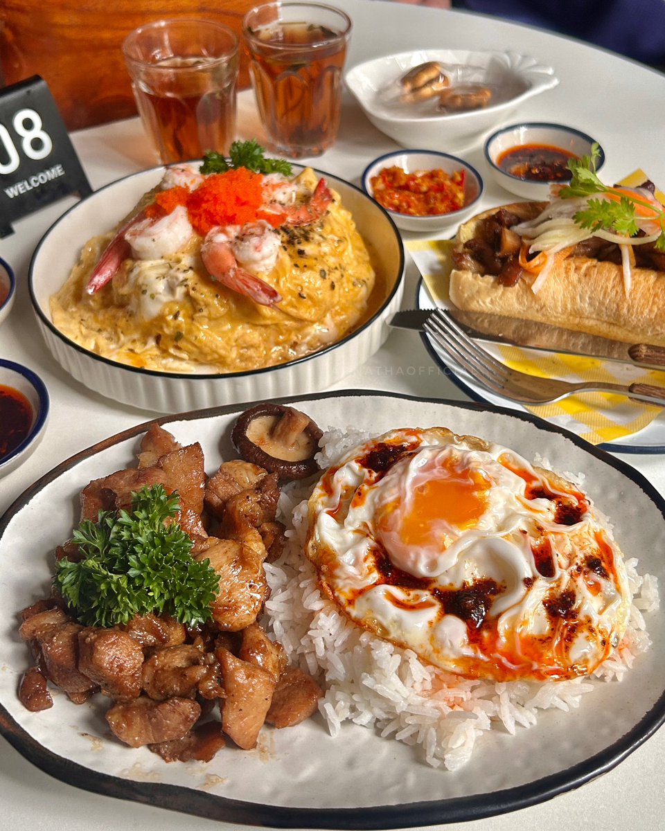 arnathaofficial's tweet photo. ร้านนี้เริ่ดนะ อาหารหน้าตาดี อร่อยด้วย
อาหารง่ายๆแต่รสชาติดี บั๋นคือหอมเนยสุด
ขนมปังกรอบกำลังดี หมูแม็กกี้กับไข่ข้นก็อร่อย
หมดโต๊ะนี่ 94.- ใช้ไทยช่วยไทย 55555

พิกัด📍ร้านข้าวงาย KhaoNgai Breakfast&amp;Brunch https://t.co/HAFvVmbUAQ