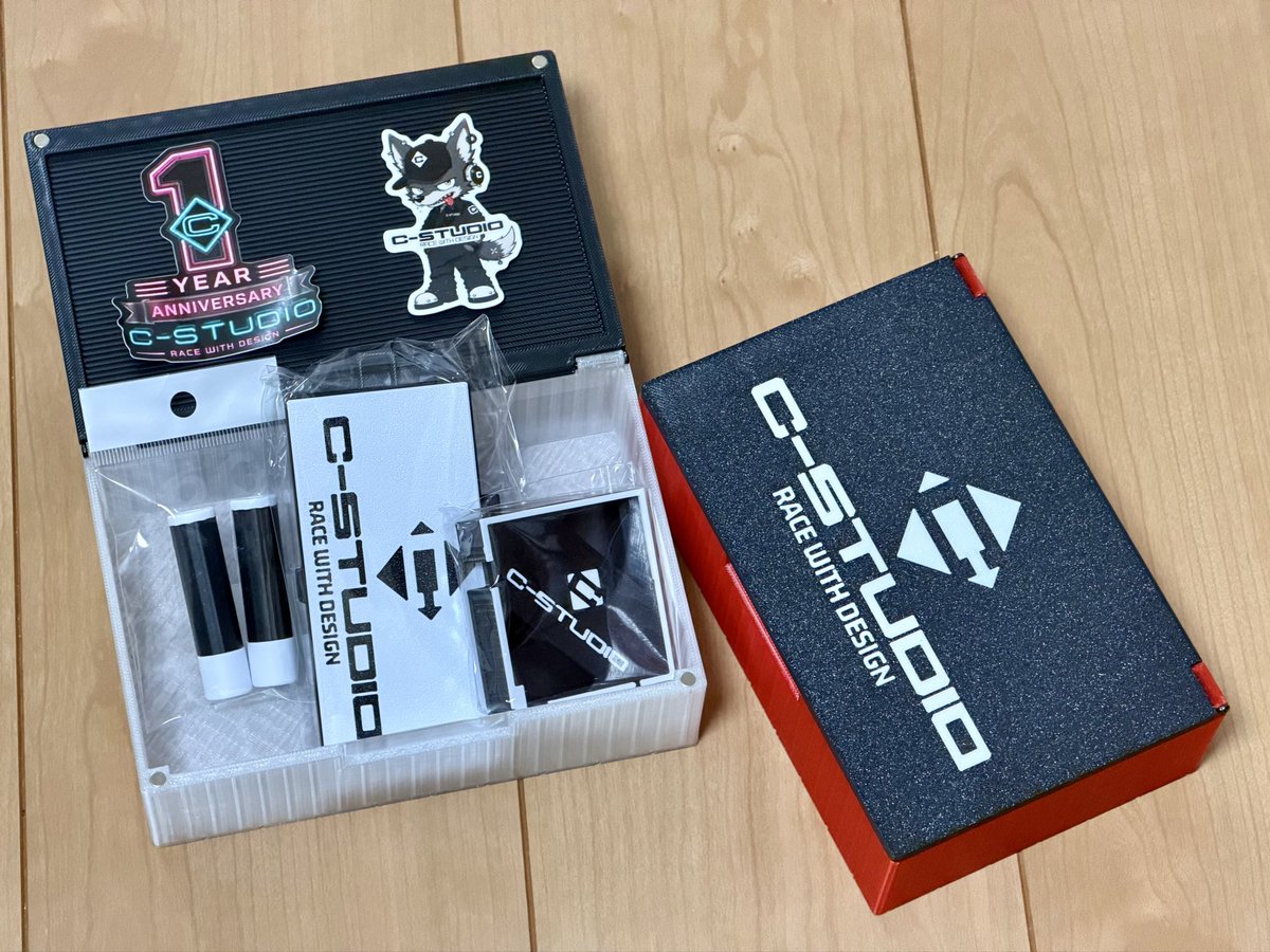 shintegra_4wd's tweet photo. C-STUDIO製品届きました♪
欲しかったマシンボックスとJC用に白を揃えた。
1周年おめでとうございます。 https://t.co/24Ly0juEwi