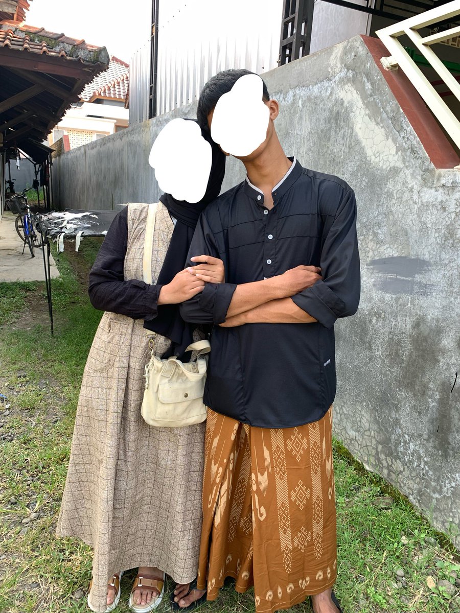 ssahanni's tweet photo. @gustiayutp sedih juga karena emas ku cuma 50 kg https://t.co/unGxey0DKv