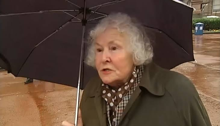 not_airspeed's tweet photo. @BBCBreaking Put a stake through er heart and garlic round her neck to make sure she never comes back! https://t.co/YYokC5B9Bx