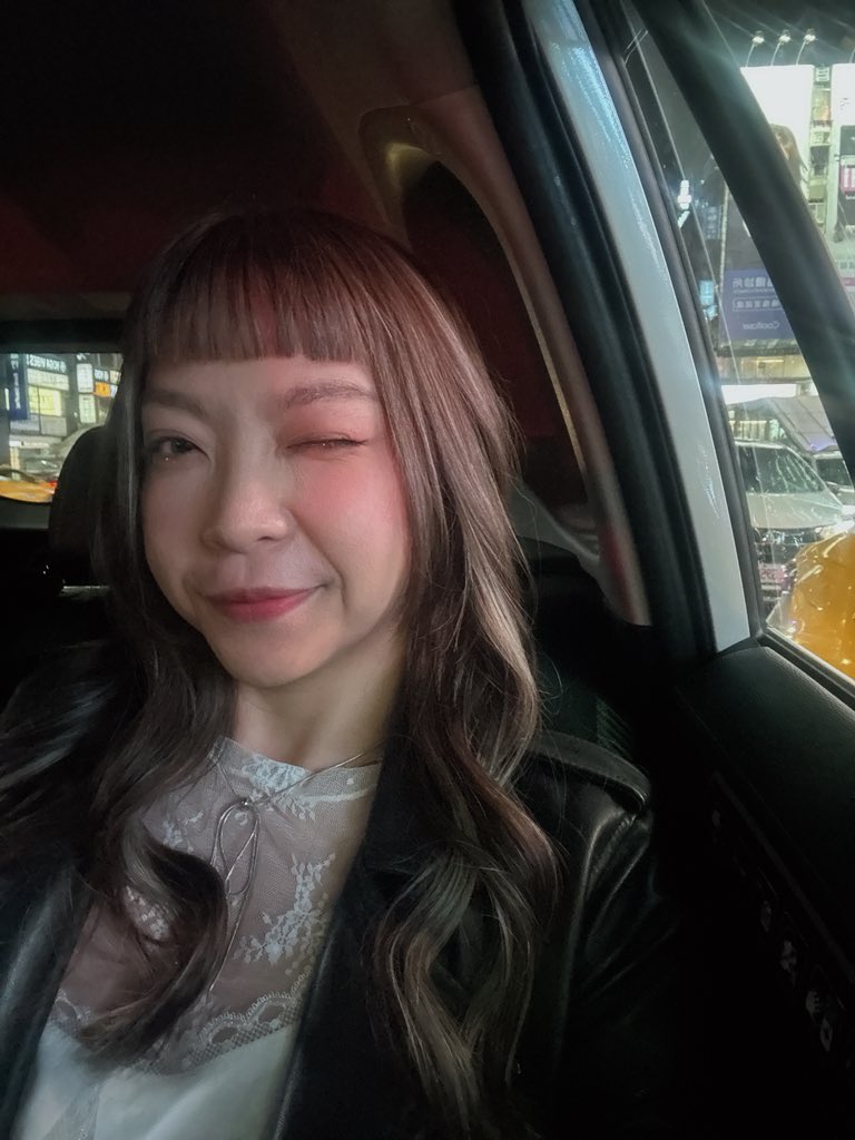 WRL_17's tweet photo. 好喜歡我的新髮色😍光線染😍
沒漂過頭髮先試試這個!愛死
不枉費我從11:30坐到19:00😂
#約色 #誠意男 https://t.co/PlCB6WBubF
