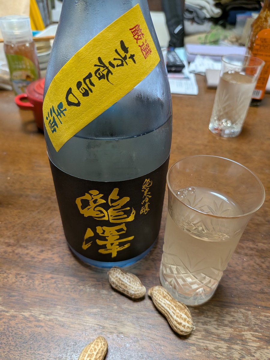 Masa6125's tweet photo. 上田の信州銘醸の瀧澤純米吟醸生酒。香りよく、超軟水仕込みの口当たりのよさ。美味し！これは絶対危ないやぁつだ。 https://t.co/NeYZrnc3LY