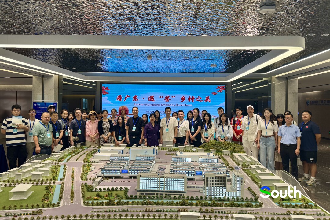 thisisGBA's tweet photo. #Guangzhou’s smart cold chain hub powers rural revitalization & cross-border food trade 🥩🤖
Automated warehouses & full digital traceability cut food waste and connect local farmers to global markets. Curious? Read more here:
https://t.co/w4sPGFXLGm
#ColdChainLogistics #AgriculturalSupplyChain #GBA #RuralDevelopment