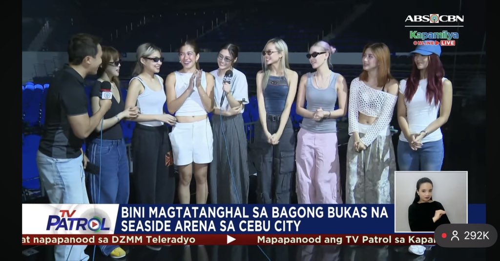 bini_writes's tweet photo. Jhoanna: “It’s an honor po na kami ang magbubukas ng SM Seaside Arena Cebu. Kumbaga, kami ang unang gagamit ng lahat.”

Sheena: “Amoy pintura at bagong carpet.” 🥹🤣😭

#BINI #BINI_SIGNALS_WORLDTOUR_2026
 @BINI_ph https://t.co/HlgMvsl4Bf