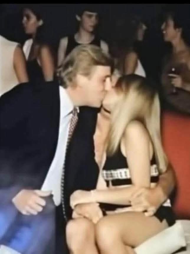 nomajor_7's tweet photo. @TheTruthWalkerQ #Epstein 
#Trump https://t.co/MvVrslw06G