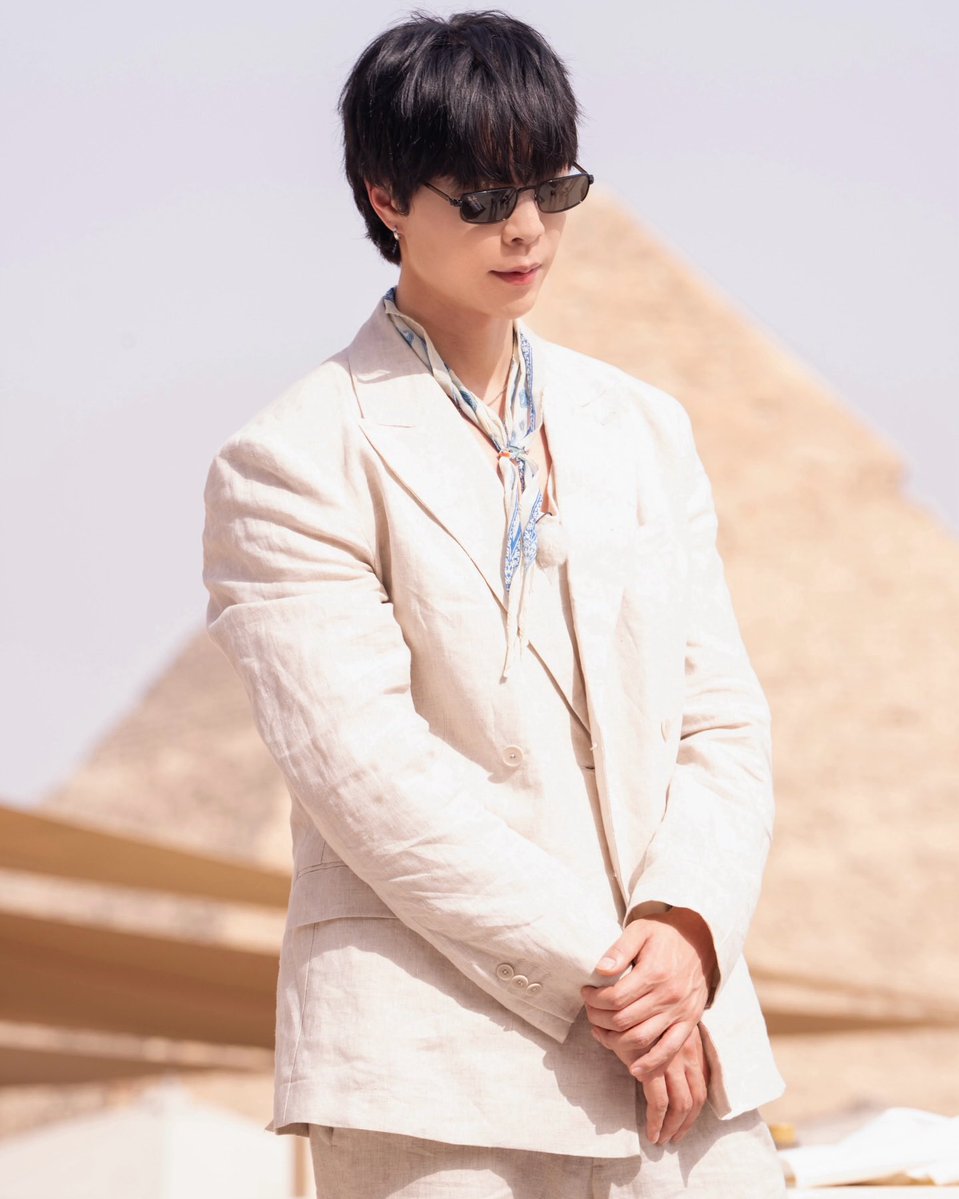 SUHJOHNNY_TH's tweet photo. IG | 2607010 AllorNothing_egypt IG Update

 [👑 เจ้าชายจอห์นนี่]
จ้าวความโรแมนติกแห่งอียิปต์โบราณ ผู้นำความโรแมนติก เจ้าชายแห่งอาณาจักรโรแมนติก จอห์นนี่ผู้โรแมนติกปรากฏตัวแล้ว! สัมผัสความเป็นอียิปต์ของจอห์นนี่? แม้จะไม่เข้าใจ แต่แค่สัมผัสได้ก็พอ จอห์นนี่ที่รีแอคชั่นเร็วสูงเทียบเท่ายอดพีระมิด—ทำได้ทุกอย่างยกเว้นการเป็นขอทาน

[🏚️ ขอทานจอห์นนี่]
วิธีสัมผัสความโรแมนติกในอียิปต์: 
1. นอนกลางแจ้งหน้าพีระมิด 
2. สัมผัสอุณหภูมิ ความชื้น และลมของอียิปต์ด้วยร่างกายทั้งหมด 
3. เป็นขอทาน
สนุกกับทั้งหมดนี่ใช่ไหม? โอเค ขอทานจอห์นนี่ผู้โรแมนติกผ่านแล้ว

✶ เจ้าชายกับขอทาน | 27 กรกฎาคม (วันจันทร์) 21:15 น. (เวลาไทย 🇹🇭) ทางช่อง ENA

*หลังจากการออกอากาศหลักสามารถรับชมได้ทาง Disney+ (เกาหลีและญี่ปุ่น), STARZPLAY (ตะวันออกกลาง) และ Chunghwa Telecom (ไต้หวัน)

🔗 https://t.co/dh9oUq62nv

#JOHNNY #쟈니 #ジャニー #NCT127
#왕자와거지 #AllorNothing