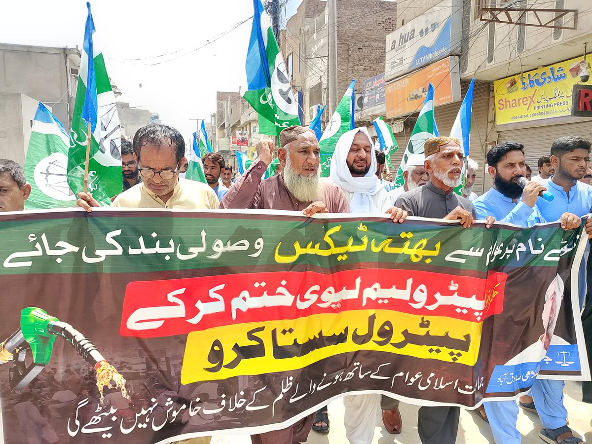 HassanMehmoodB6's tweet photo. The poor are forced to starve and the government is only interested in pleasing the IMF.

Hafiz Naeem 
#پیٹرول_سستا_کرو https://t.co/vw8IosKObL
