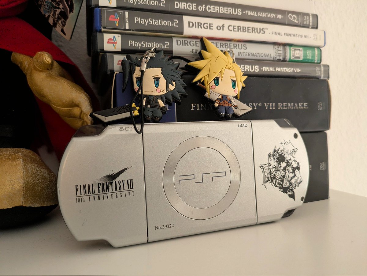 venuspenalty's tweet photo. my limited edition ff7 psp 🥹 https://t.co/P81UPzctzA