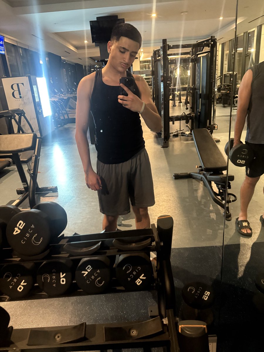 itsaraddd's tweet photo. LOCKED IN 💪😩#gym #arad #tiktok #spicypage https://t.co/xFbEfCceNe