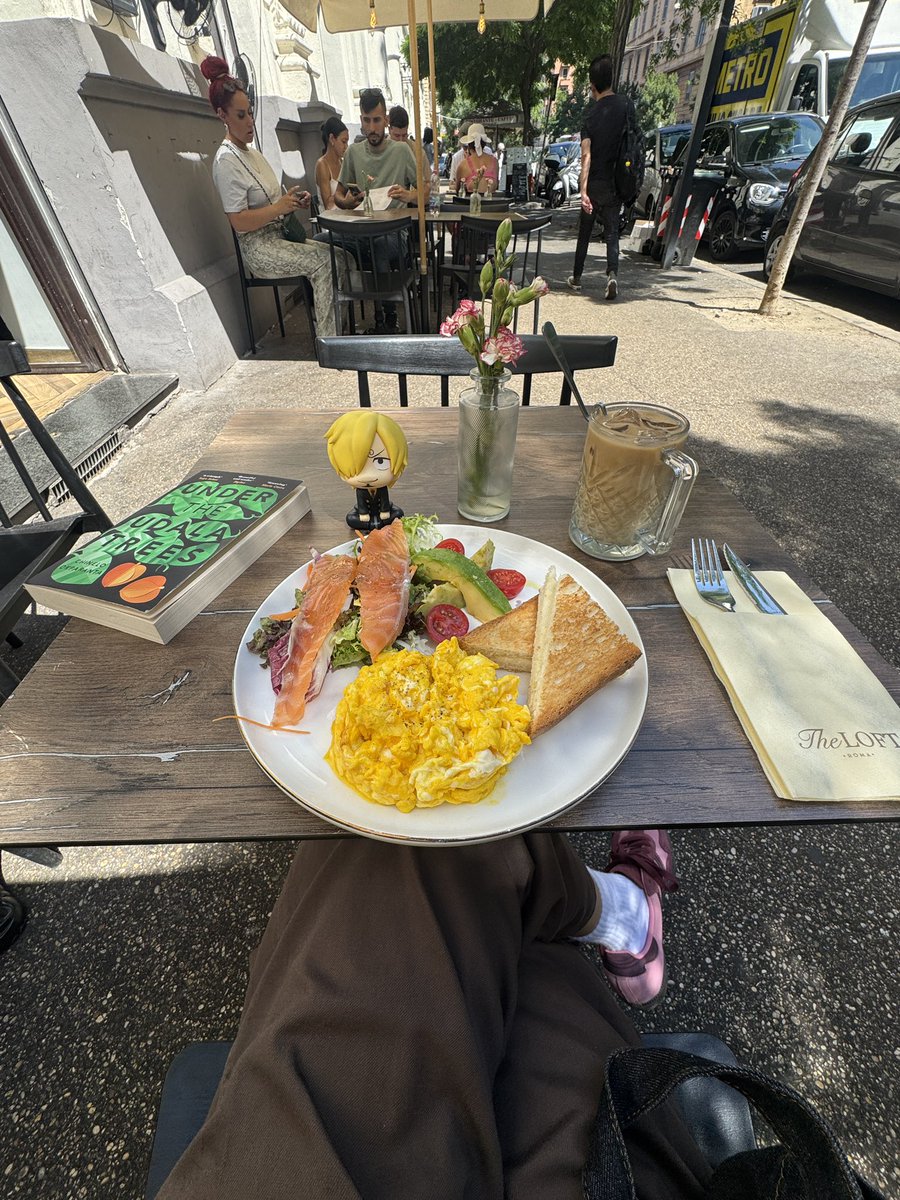 usohtsuki's tweet photo. "solo trip" bro respect sanji https://t.co/MWUvXqPmsQ