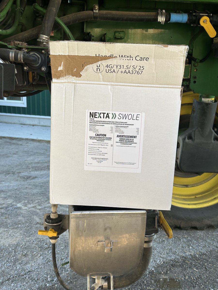 thursthill's tweet photo. New Pioneer 1.0 Z series beans are rocking and in full flower. Protecting and driving yield with a Fungicide and Nexta Swole biological app today.  Stress Less, Yield More https://t.co/8s7Tp5AYk4