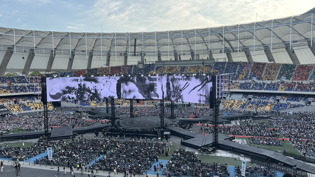 tae__re's tweet photo. 3階だったけど思ったより近かった〜！
このテテナムを収めた自分👏🏻👏🏻
귀여워서 죽겠어....🫠🤍 https://t.co/KeG6DdDo2d