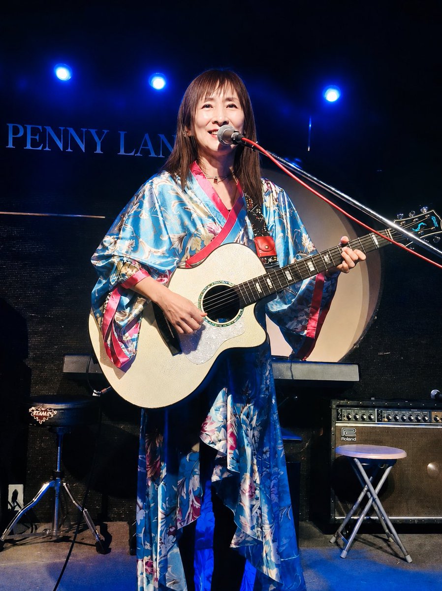 fumicolor's tweet photo. 7/8（水）北仙台PENNYLANE【仙台ほろ酔いはしご酒】LIVE！
お客様はじめみなさんありがとうございました！
この日は出演者全員が
「ラブリー💕」
と会場から声援をもらい、なんと私は終始「バブリー！」の掛け声も🤣
ダイジェスト版はYouTubeにアップしました。
https://t.co/kEmG2PVrxq https://t.co/ZBVz9b1CKw