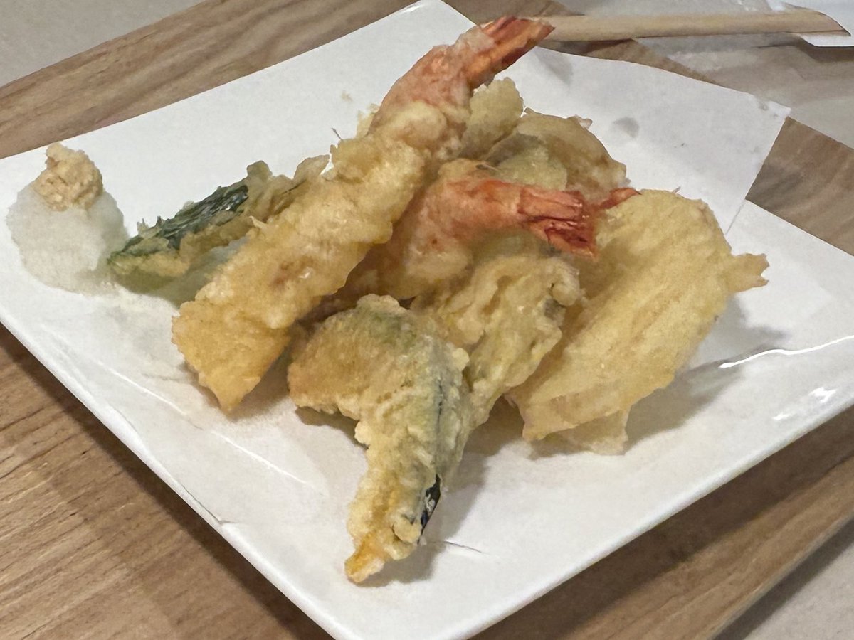strangev01ce's tweet photo. 15連勤終えたご褒美に寄り道。おいしいお魚食べれてまんぞく。 https://t.co/KifbRPKcbj